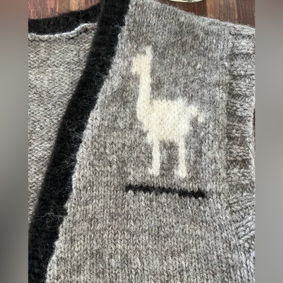 Handmade Alpaca slightly cropped button front vest - Picture 3 of 8